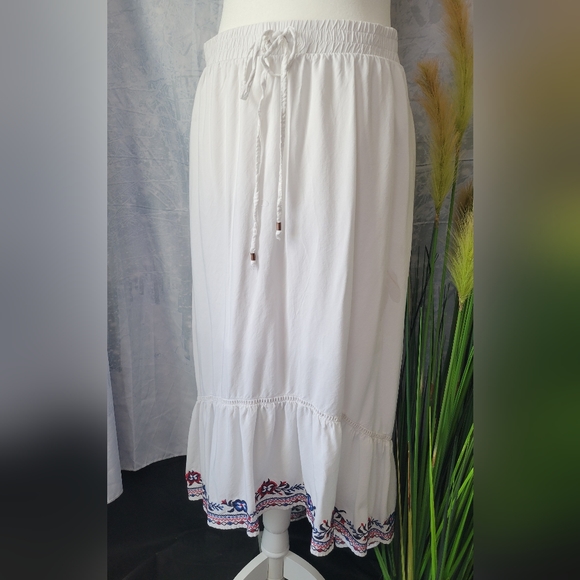 Time and Tru hi low skirt - Picture 1 of 8